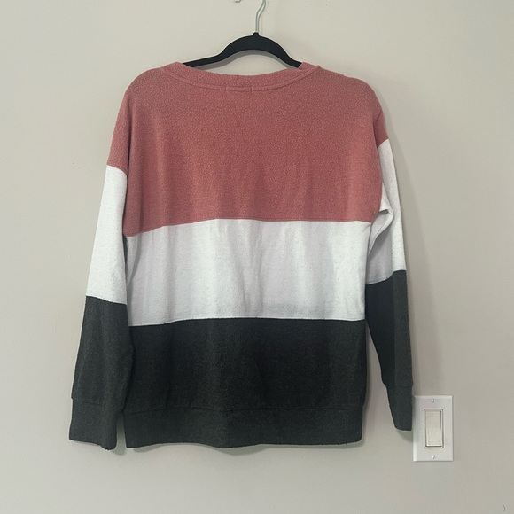 Nine Britton Color-block Pullover Sweater Top - Picture 5 of 6